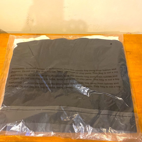 Women's NHL Calgary Flames Black/White Lace Up Long Sleeve Shirt XL NIP - Picture 3 of 6